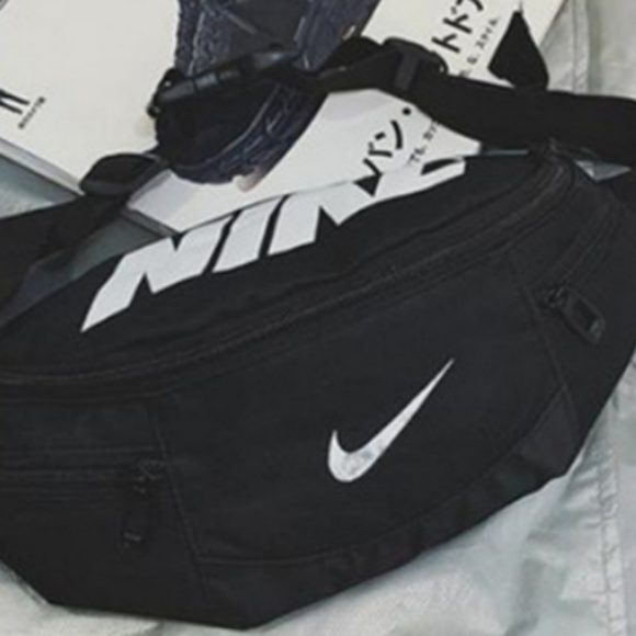 Unisex Nike Fannypack - Picture 4 of 7